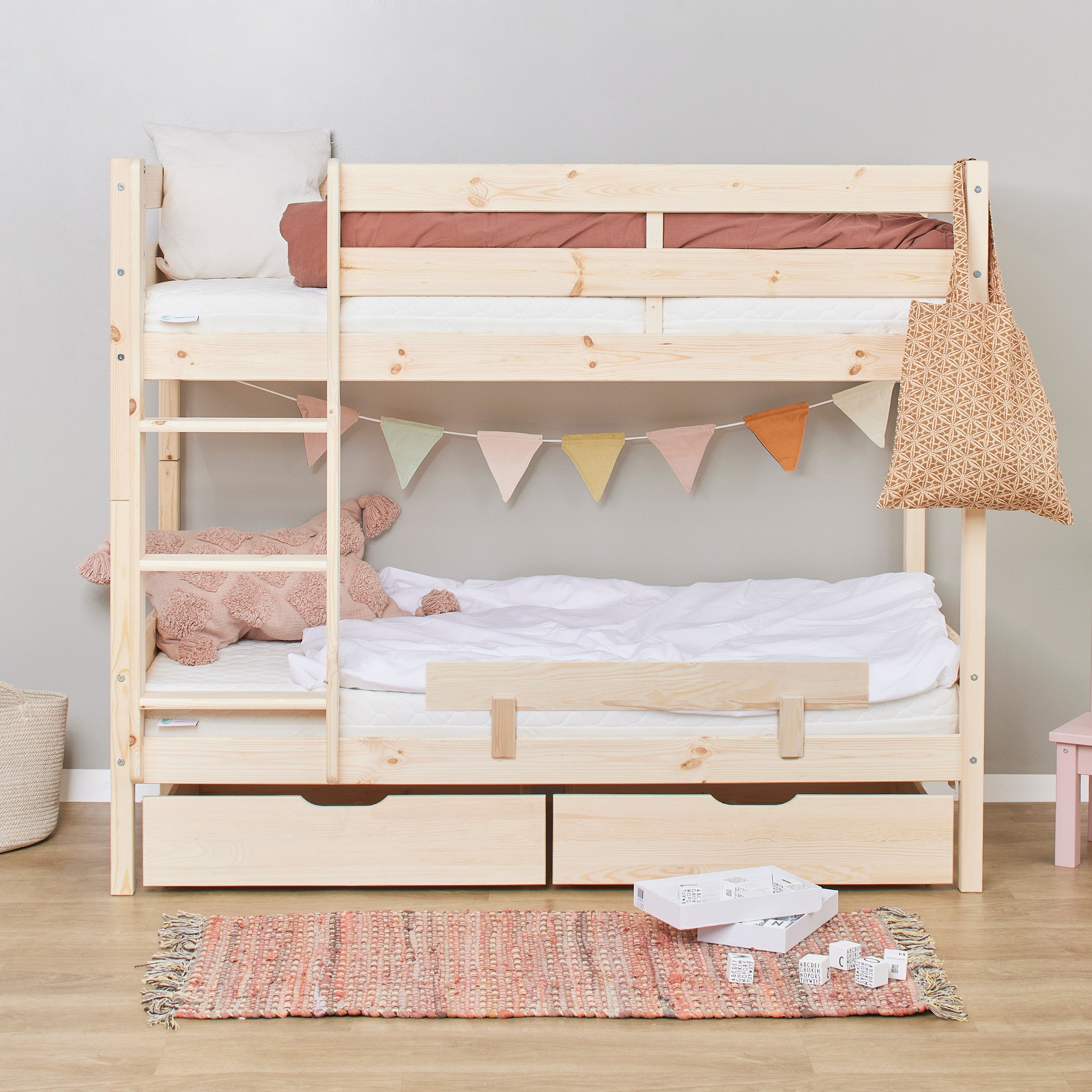 Hoppekids Shorty Bunkbed + Safety Rail/Drawers