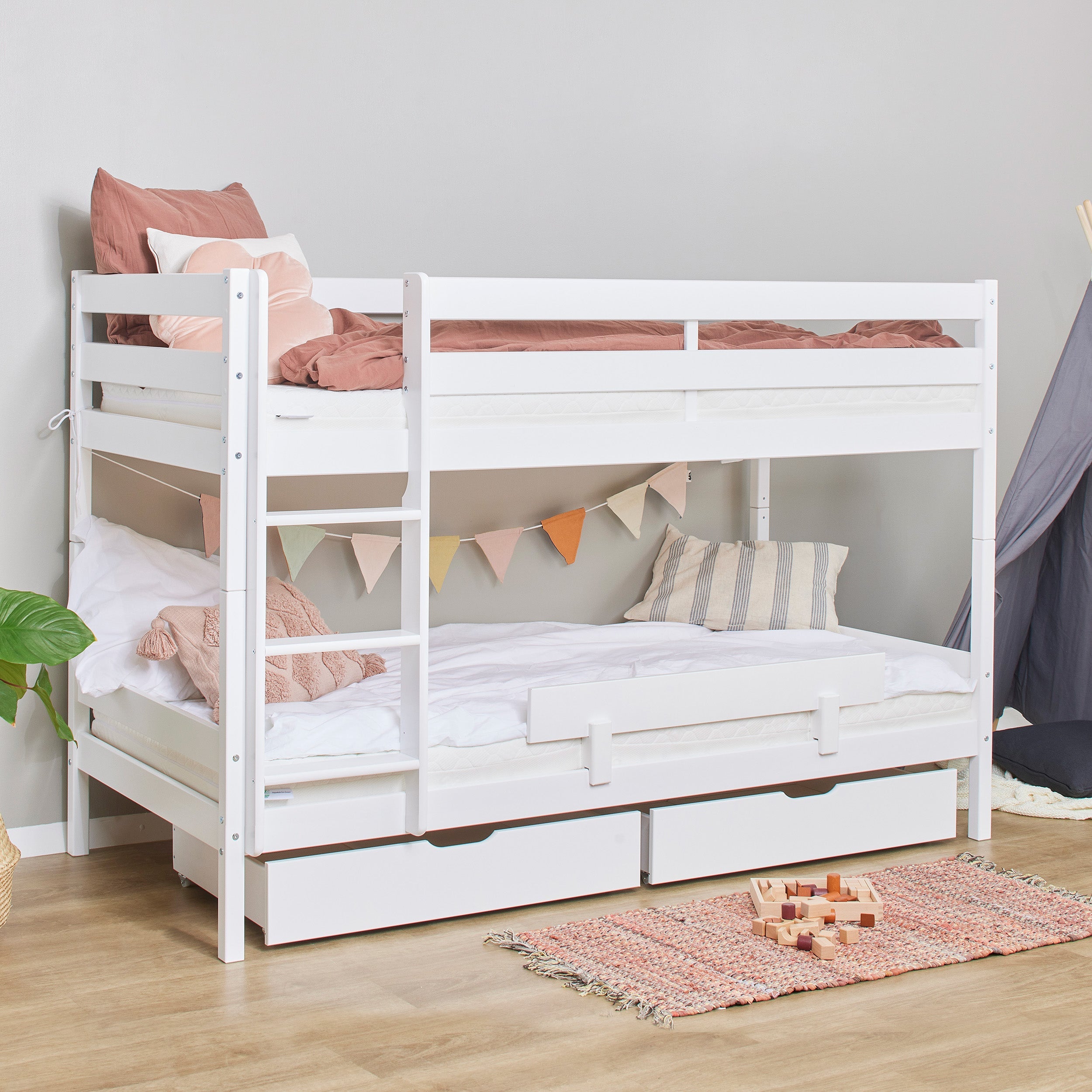 Hoppekids Shorty Bunkbed + Safety Rail/Drawers