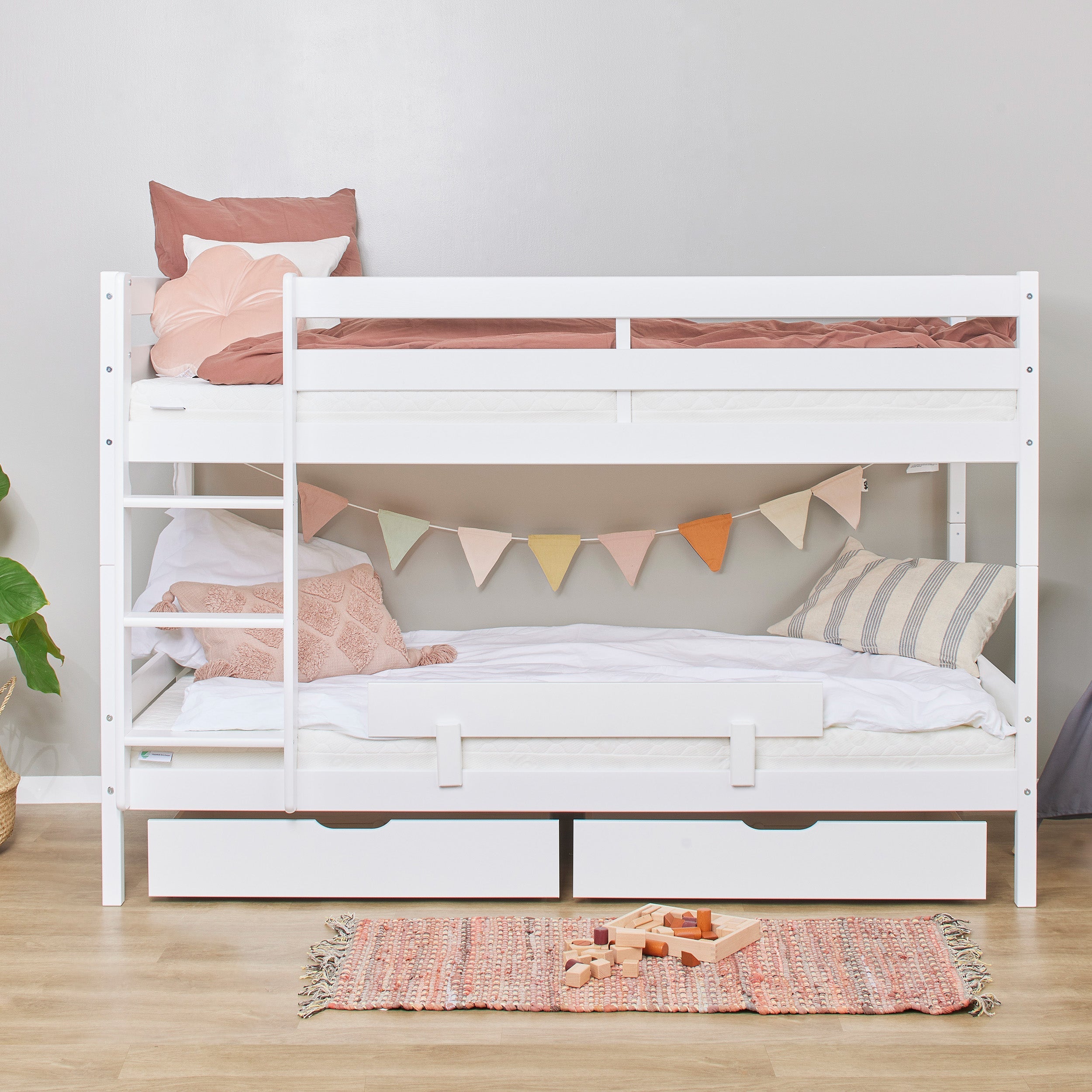 Hoppekids Shorty Bunkbed + Safety Rail/Drawers